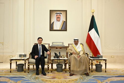 Strengthening ties with Kuwait. A business delegation comprising representatives from Hong Kong and Mainland enterprises, led by HKSAR Chief Executive John Lee, arrived in Kuwait yesterday (May 13), on the second leg of their Middle East trip. Mr Lee met with the Amir of Kuwait, https://5023w.roads-uae.com/IYwvlDqvOS