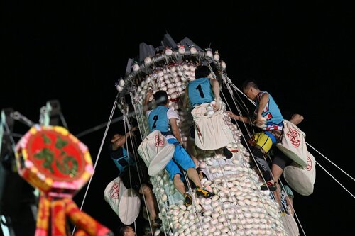 Bun Fun! Hong Kong’s quirkiest tradition returned in full colour attracting thousands of spectators to enjoy the unique Cheung Chau Bun Festival (May 5) on Cheung Chau Island. Crowds lined the main streets to cheer the “floating colours” Grand Parade, featuring lion dancers and https://5023w.roads-uae.com/npMzv6yeWP